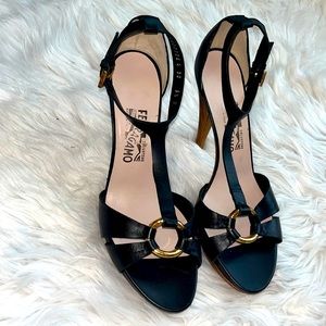Salvatore FERRAGAMO Deniz Black T-Strap Sexy High Heel